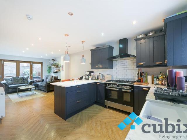 Drake Close, London SE16 4 bed semi detached house to rent £4,897 pcm £1,130 pw