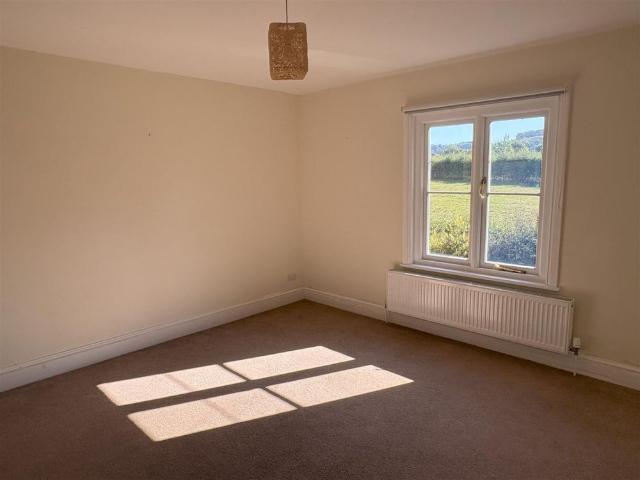 Drake Lane, Dursley