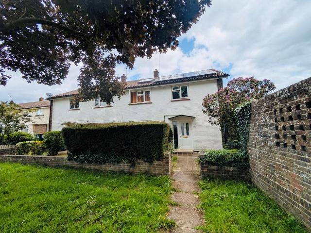 Drake Road, Crawley, RH10 House share to rent £800 pcm £185 pw