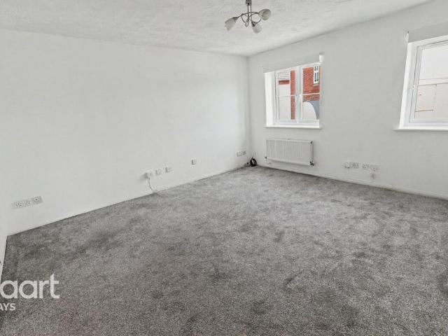Drake Road, GRAYS 2 bed flat to rent £1,450 pcm £335 pw