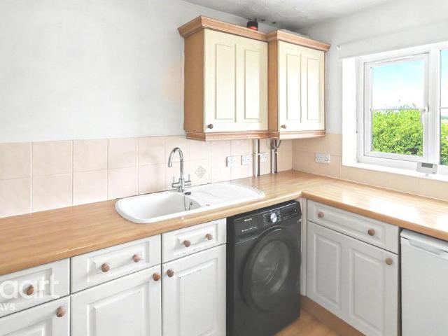 Drake Road, GRAYS 2 bed flat to rent £1,450 pcm £335 pw