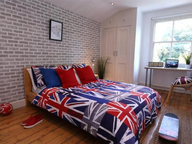 Drakefell Road, SE14 5 bed terraced house to rent £5,200 pcm £1,200 pw
