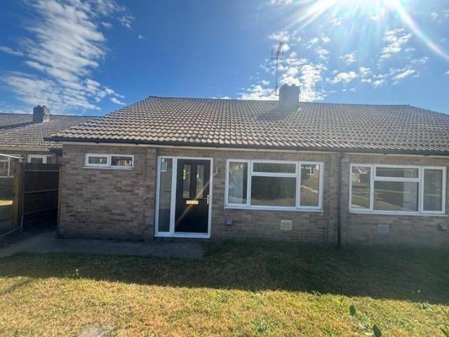 Drakes Avenue, DEVIZES 3 bed bungalow to rent £1,350 pcm £312 pw