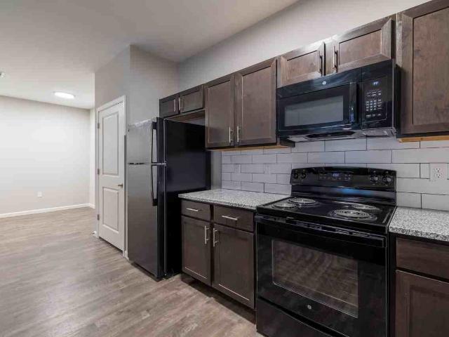 z_Historical Drakes Landing 1 Bedroom Apartment for Rent at 801 N Ardenwood Dr, Baton Rouge, LA 70806 Lobdell Woodale