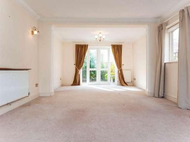 Drakes Place, Cheltenham, GL50