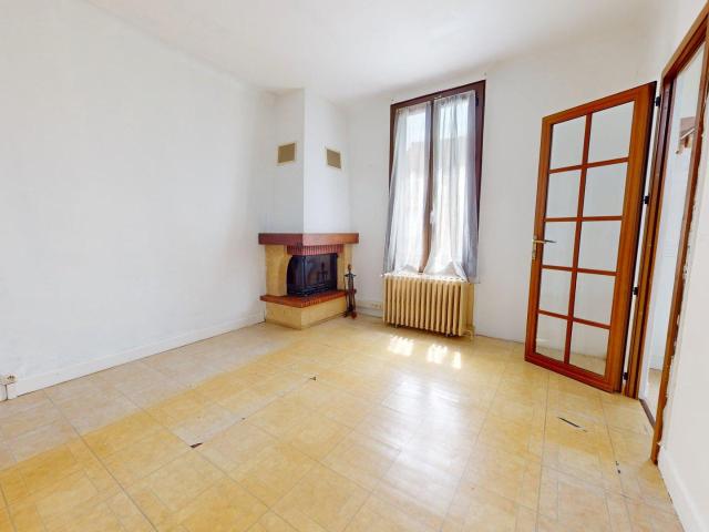 DRANCY: maison non mitoyenne de 4 pièces