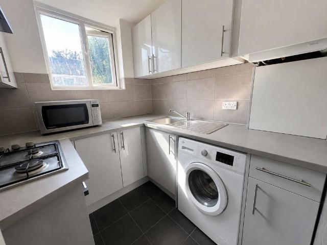 Drapars Court, Bridge Road 1 bed ground floor flat to rent £1,275 pcm £294 pw