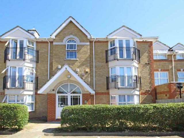 Draper Close, Isleworth TW7 2 bed flat to rent £1,795 pcm £414 pw