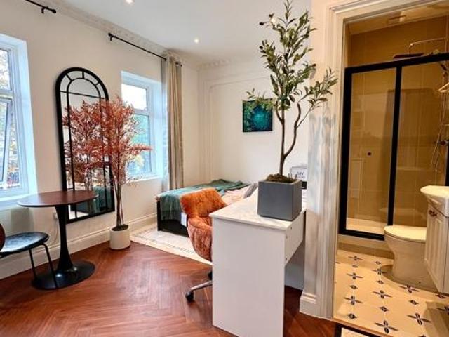 Drapers Road, London, E15 Studio to rent £1,976 pcm £456 pw