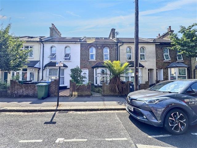 Drapers Road, Stratford 3 bed house to rent £2,250 pcm £519 pw