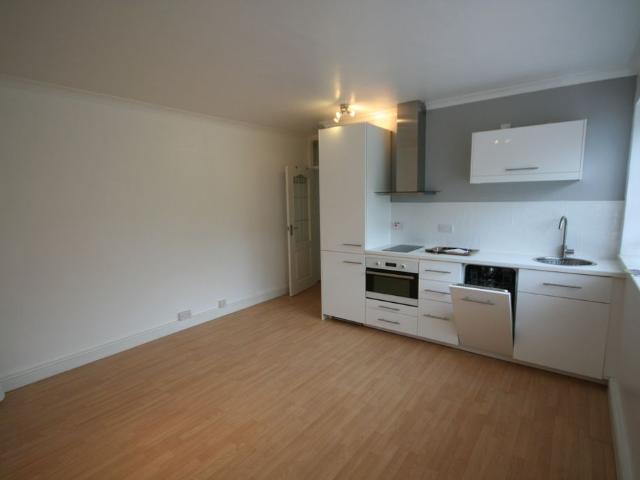Drewery Court, The Glebe, London SE3, 1 bed flat to rent, £1,300 pcm | PrimeLocation