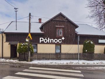 Drewniany dom z 1901 r. z potencjałem i garażem