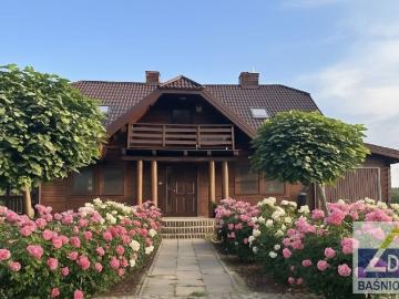 Drewniany dom z bali 142m2 z garażem i dużą działką