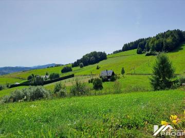 Drewniany dom z historią kolejki narciarskiej, widoki na Bieszczady