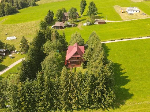 Drewniany dom 180 m² w Czerwiennym z tarasem i altaną