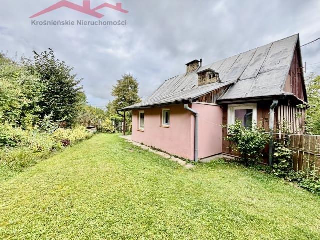 Drewniany dom 60 m² z dużą działką polecam