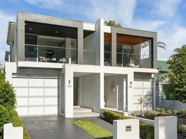 Dream Entertainer's Duplex set in park side location