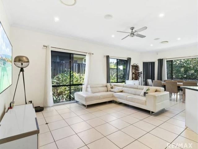 Dream Family Home in the Heart of Varsity Lakes!