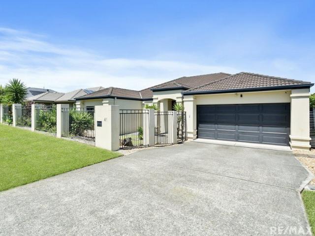 Dream Family Home in the Heart of Varsity Lakes!