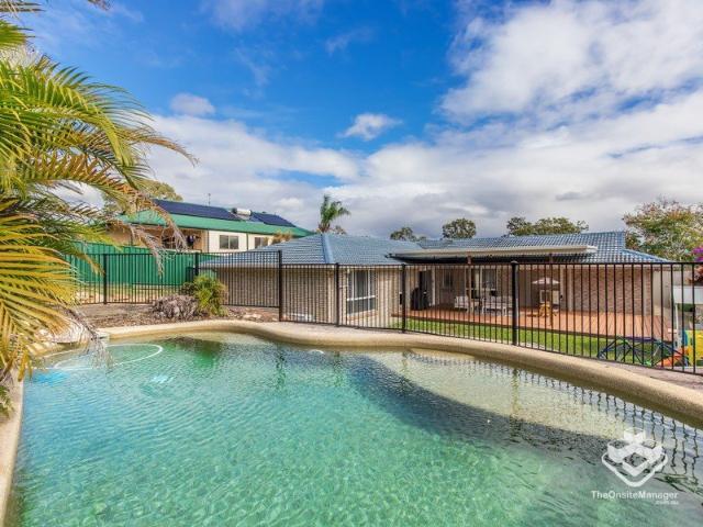 DREAM FAMILY HOME ON HUGE 831m2 BLOCK, NO REAR NEIGHBOURS!