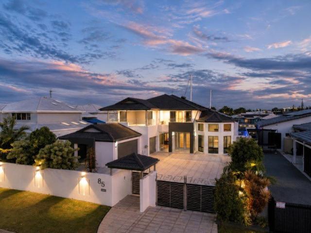 DREAM HOME IN A MAGICAL LOCATION FOR THE REFINED BUYER