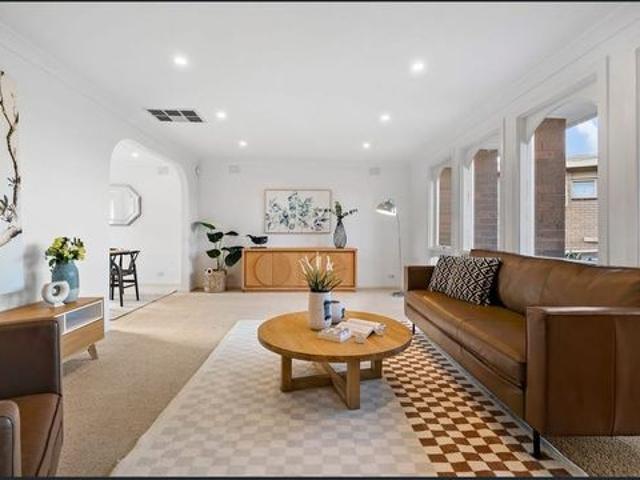 Dream In Dinadan Court
