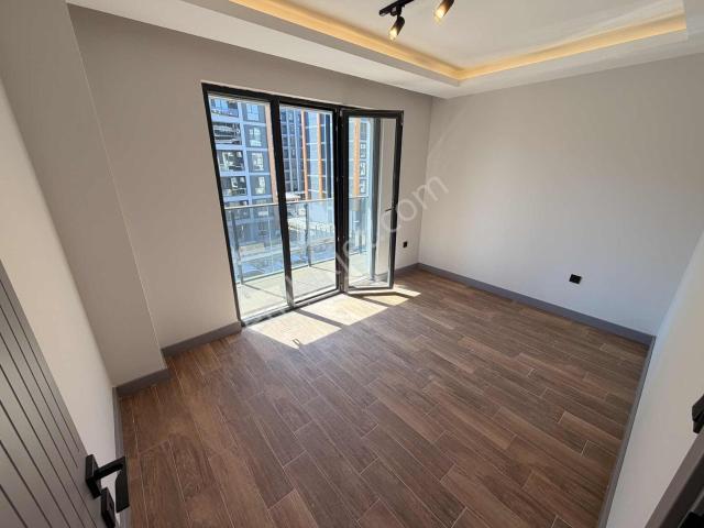 Dream Life | Emlaklarda Eva Loft'ta Arakat Yol Cephe 1+1 Klimalı