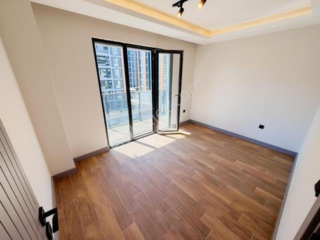 Dream Life | Emlaklarda Eva Loft'ta Arakat Yol Cephe 1+1 Klimalı