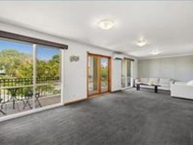 Dream Living on Desailly