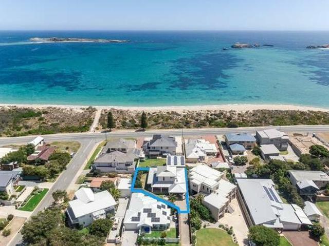 DREAM LOCATION MAGNIFICENT OCEAN VIEWS AND A HOLIDAY LIFESTYLE
