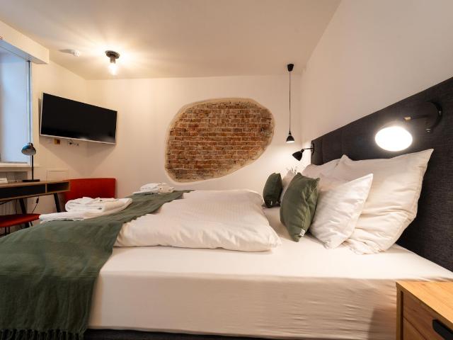 dreamcation Altstadthotel Double Room Large Mikro Apartment, Regensburg Amsterdam Apartments for Rent