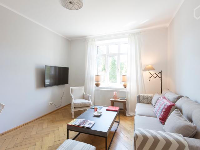 Dreamlike, central 2 room old building apartment in Munich's historic Dreimühlenviertel