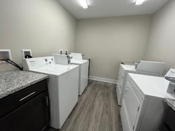 Dreamvesting Loop LLC 4001 Holdrege Street 2 Bedroom Apartment for Rent at 4001 Holdrege St, Lincoln, NE 68503 East Campus