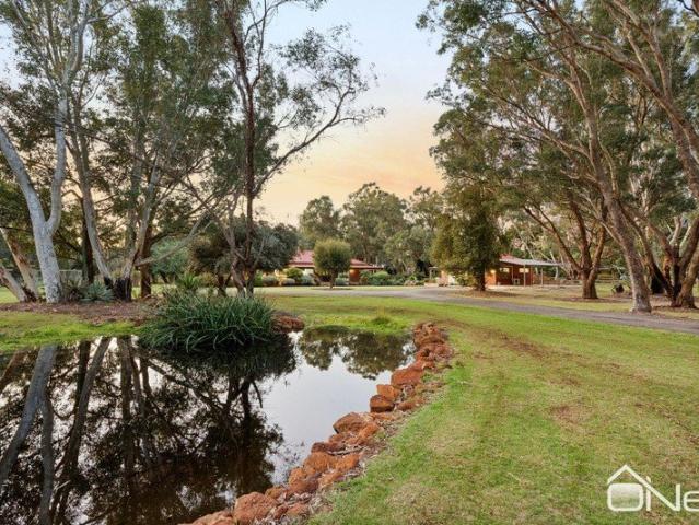 DREAMY COUNTRY LIFESTYLE CENTRALLY LOCATED