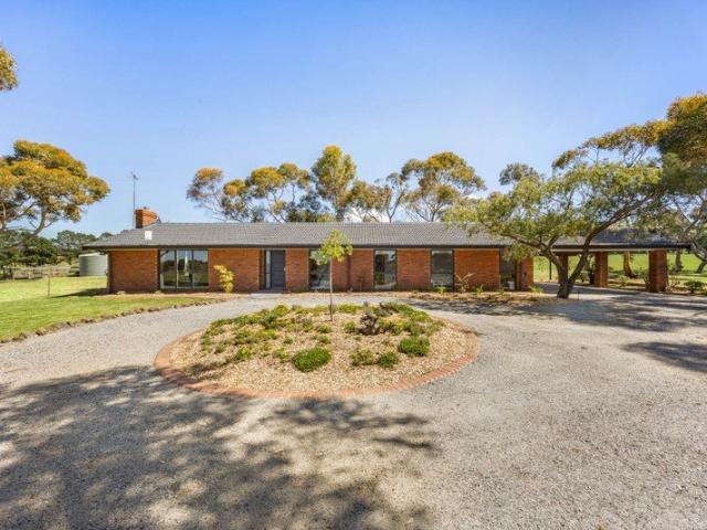 Dreamy Acreage Lifestyle on 10.24 Acres Approx