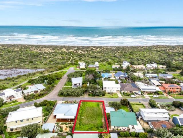 Dreamy Beachside Allotment with Views!