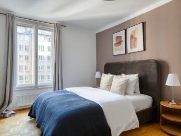 Dreamy Innere Stadt 1BR w/ Elevator, Furnished