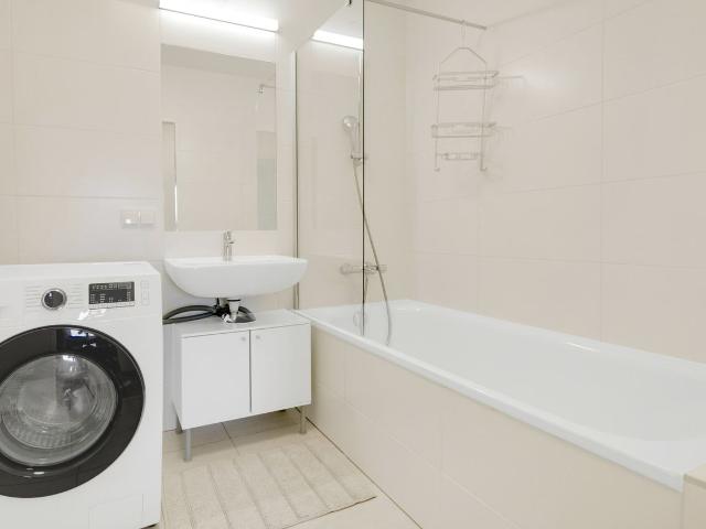 Dreamy Landstraße 2BR w/ Elevator & Playglound, Calm Area, Vienna Amsterdam Apartments for Rent