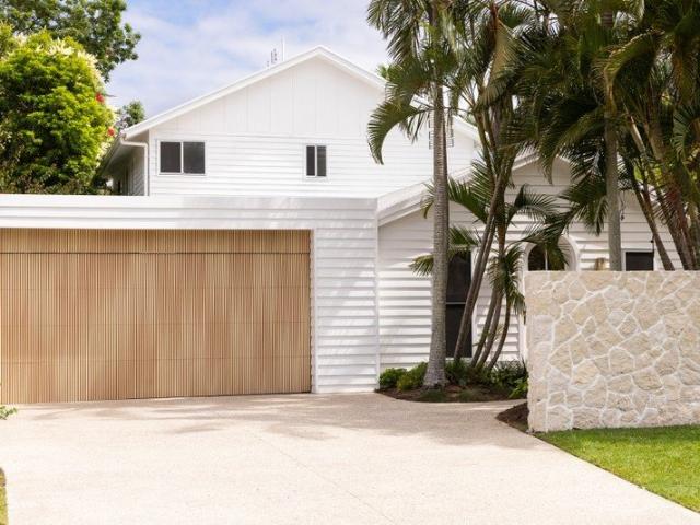 Dreamy Pool, Mediterranean Alfresco & Walk to the Beach!
