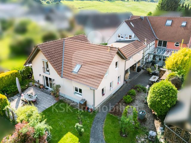 Drei Epochen, ein Refugium: Historisches Hof Ensemble mit modernem Esprit in Seelscheid Stein!
