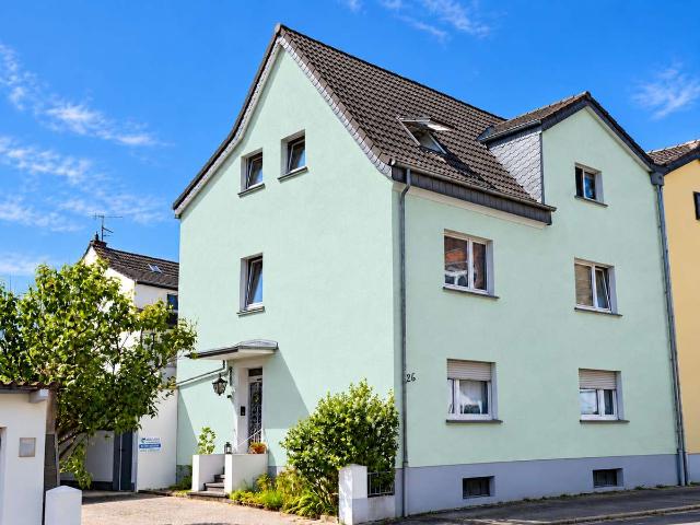 Drei Familienhaus in Rüngsdorf mit viel zusätzlichem Flächenpotential für Wohnen und Gerwerbe !