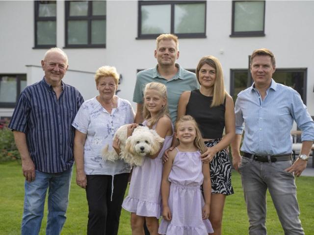 Drei Generationenhaus von STREIF: Doppelhaus für gemeinsames Wohnen mit Klinkeraktion!