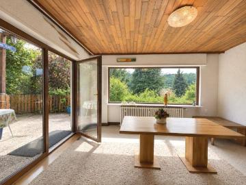 Drei Parteienhaus in Hanglage mit Blick ins Grüne