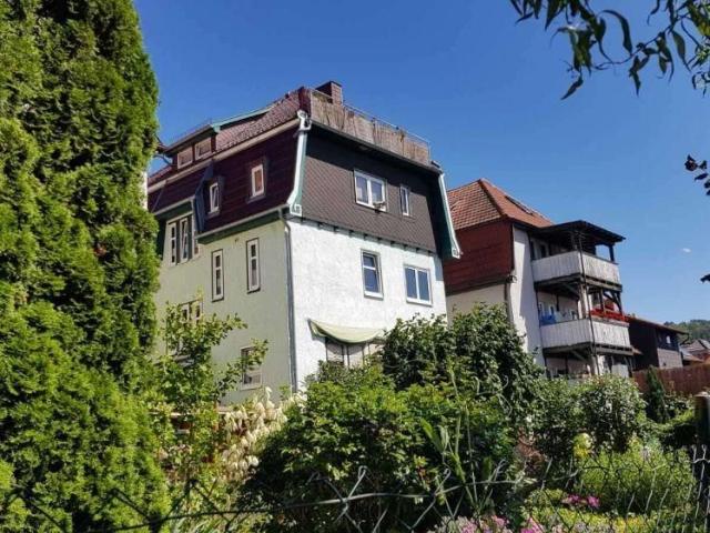 Drei Raumwohnung mit großem Balkon und Einbauküche!