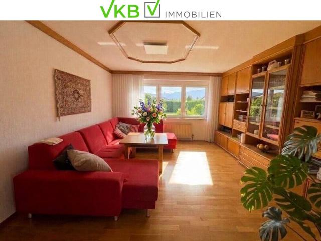 Drei Wohnungen ein Zuhause: Großzügiges Mehrfamilienhaus mit Pool, Sauna & Fernblick!