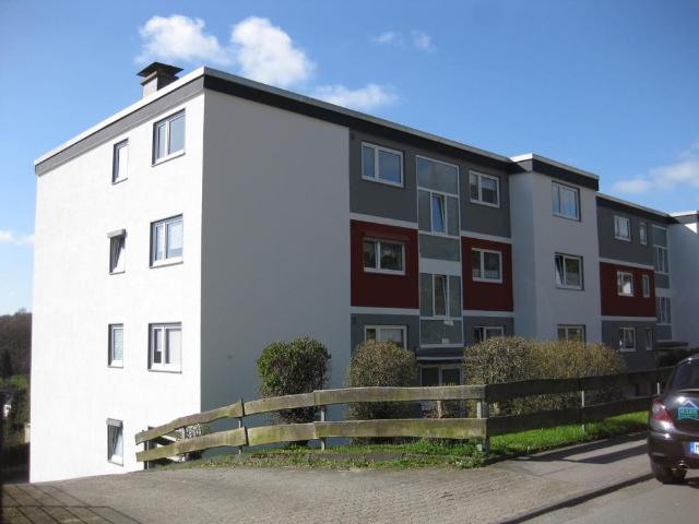 DREI ZIMMER WOHNUNG MIT BALKON IN DER FONTANESTRASSE