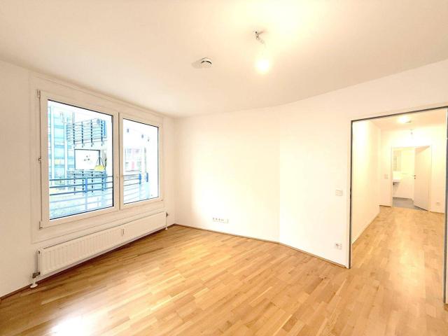 Drei Zimmer Wohnung mit Loggia und Einbauküche zu verkaufen