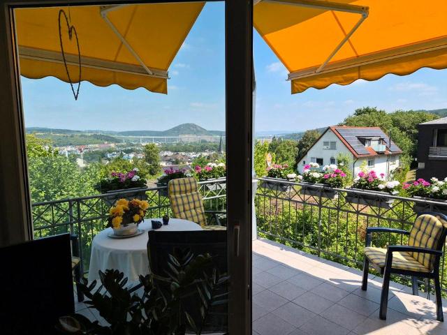 Drei Zimmer Wohnung, Weitblick, inkl. TG Stellplatz, von Privat