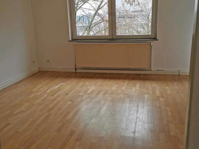DREI ZIMMER WOHNUNG ZU VERKAUFEN