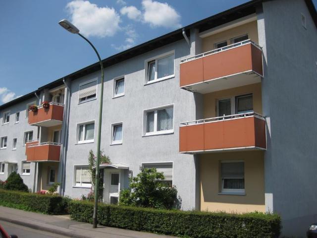 DREI ZIMMER DACHGESCHOSSWOHNUNG MIT BALKON IN GEVELNDORF